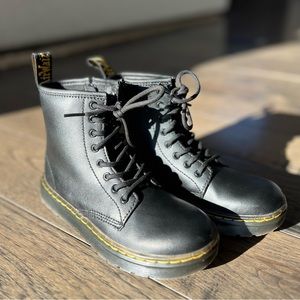 Dr. Martens Kid's (1460 Junior Delaney)